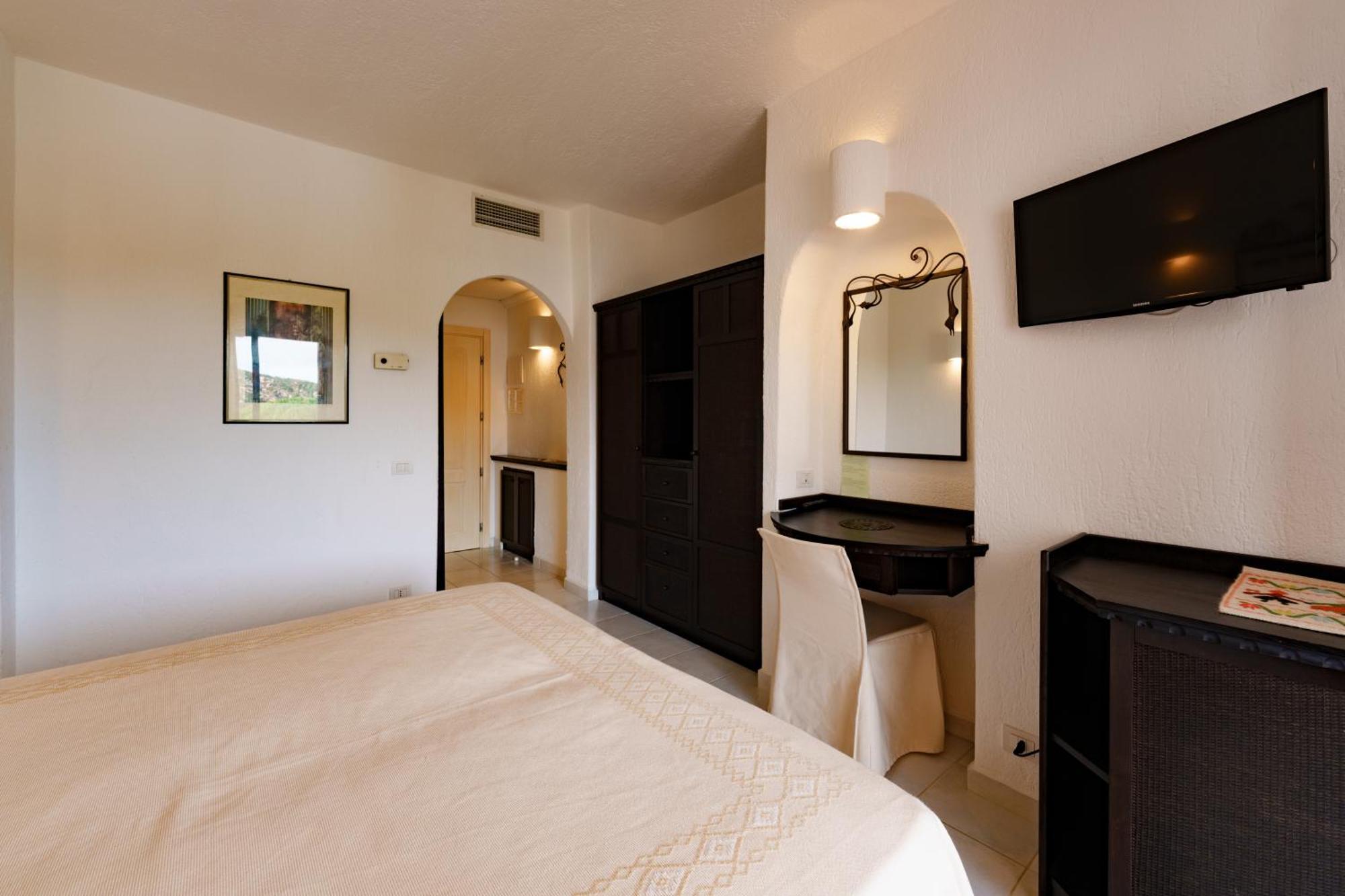 Hotel Punta Est Baja Sardinia Εξωτερικό φωτογραφία